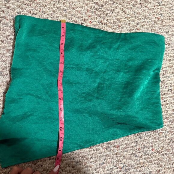 Superdown cora asymmetrical top in Kelly Green- Size Medium - Picture 10 of 11